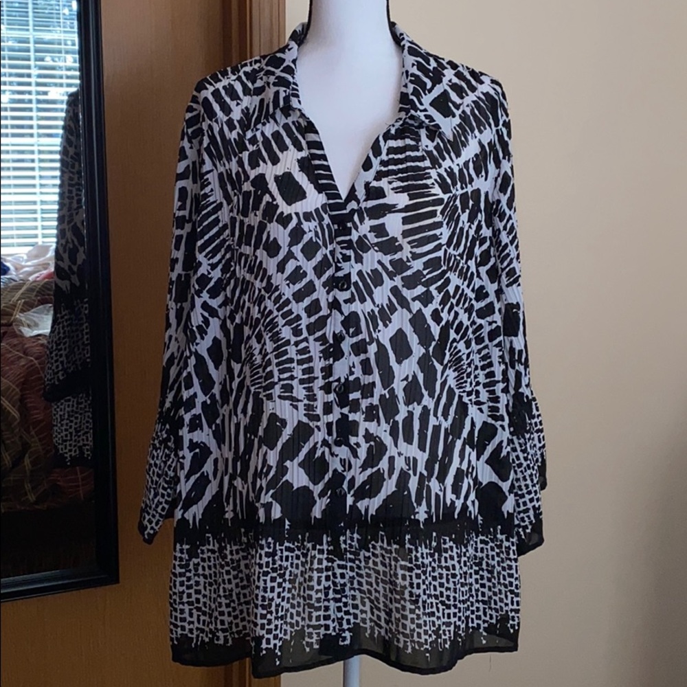 Wide sleeve chiffon pleated button up